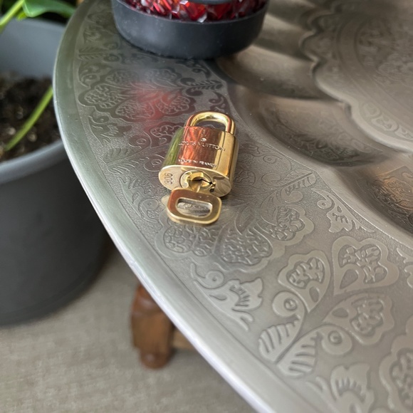 Louis Vuitton Lock and Key with ✨NWT STARBUCKS 2022 RED Jeweled Tumbler✨ - Picture 11 of 12